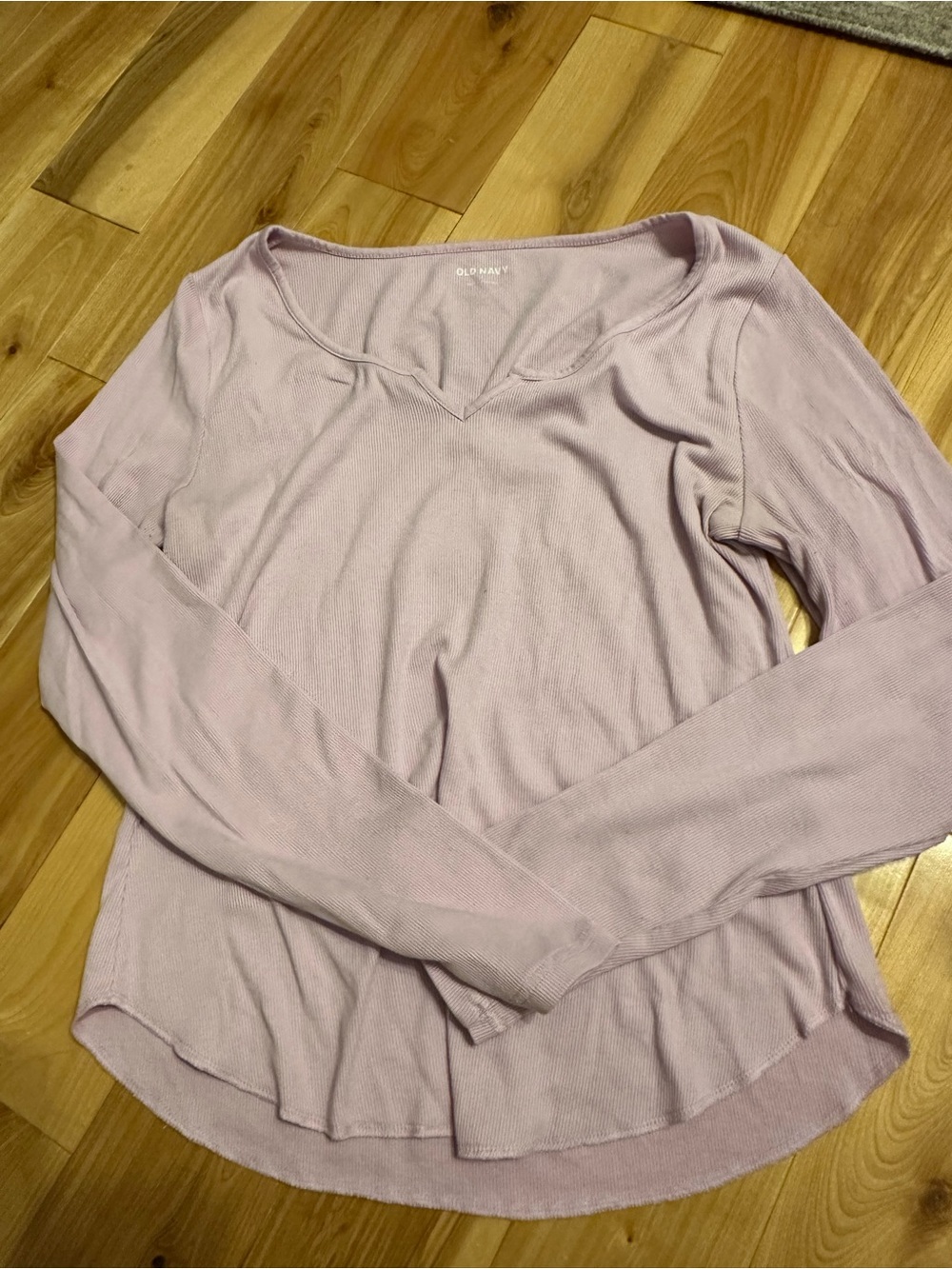 Old Navy Lavender Long-Sleeve V-Neck Tee